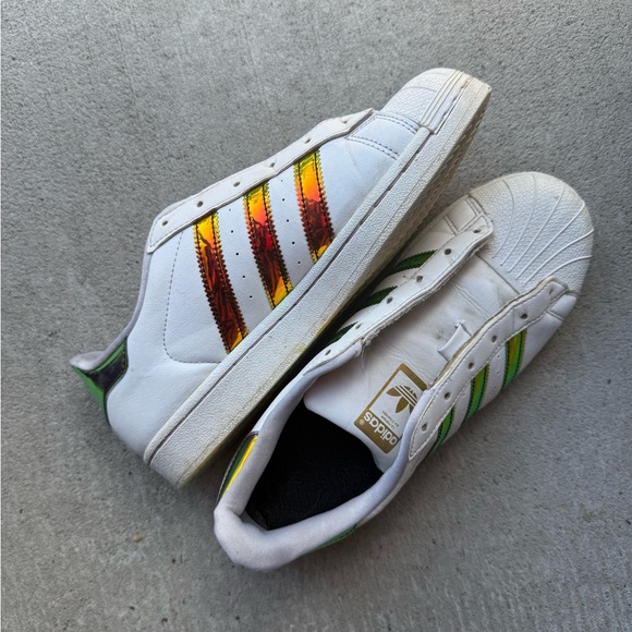 Adidas Originals Superstar White Iridescent Gold Red Green size 6.5 - Picture 1 of 6